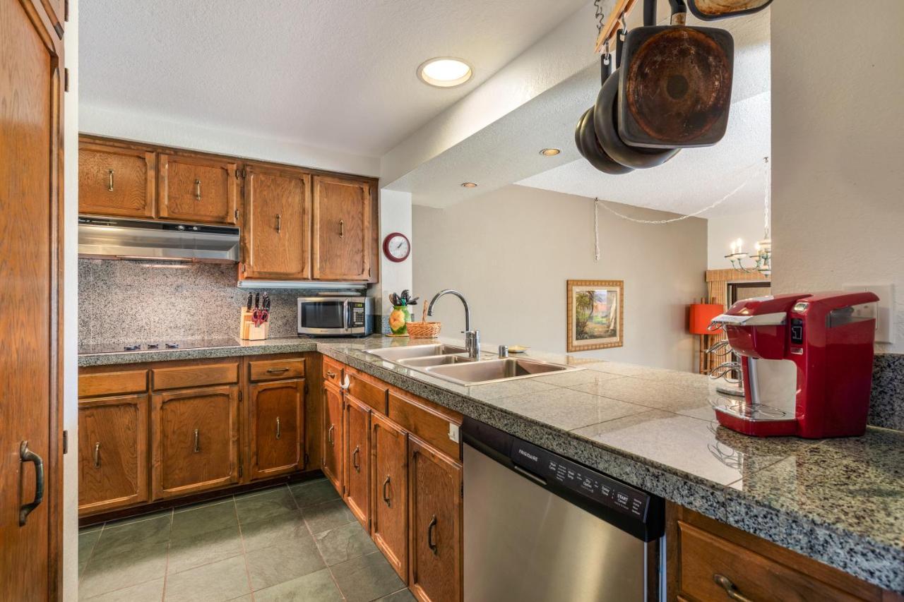 Oceanfront Complex With 2 Pools, Tennis Courts, And Expansive Ocean Views - 10-104 Kailua-Kona Exterior photo